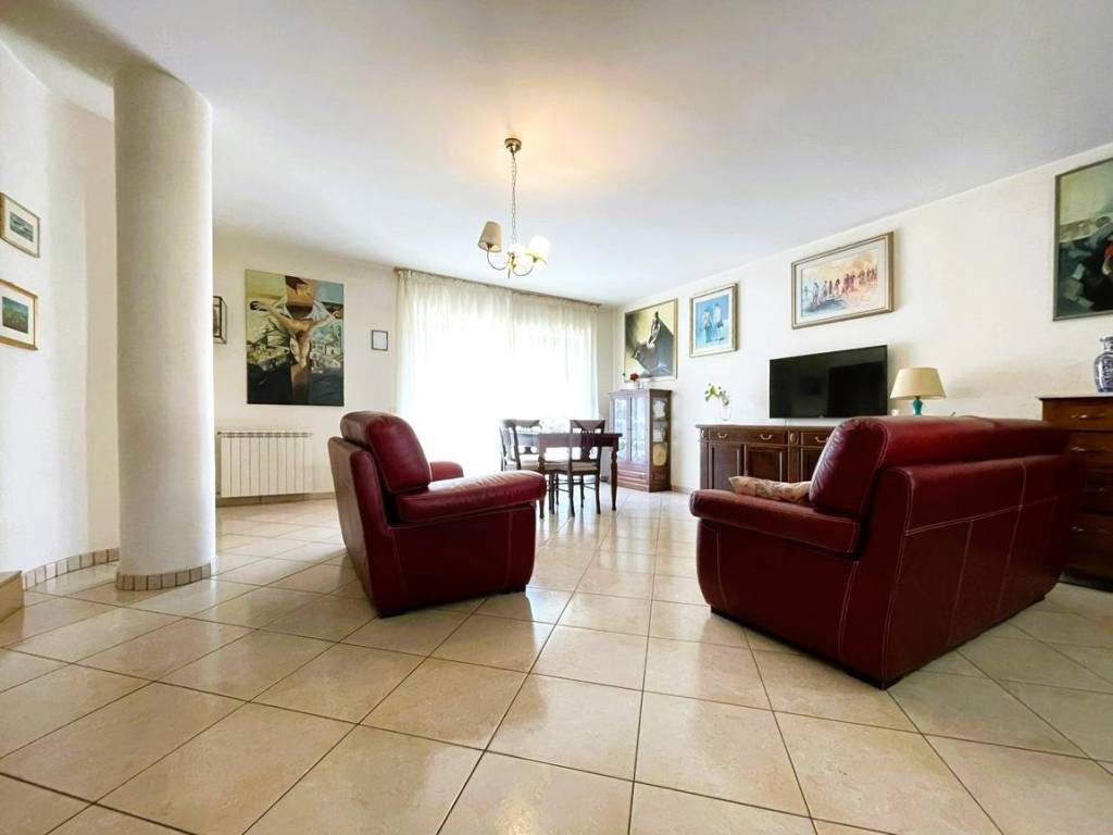 casa indipendente in vendita a Cisterna di Latina