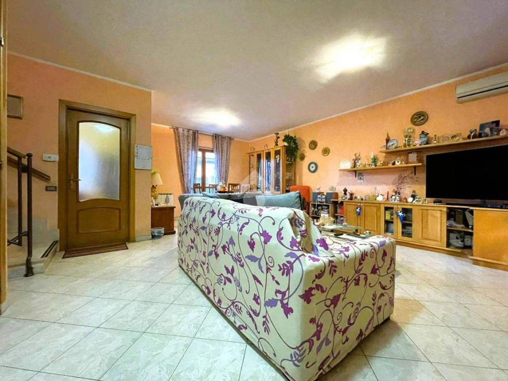 casa indipendente in vendita a Cisterna di Latina