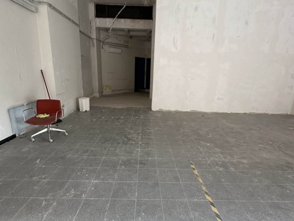 negozio in vendita a Cisterna di Latina