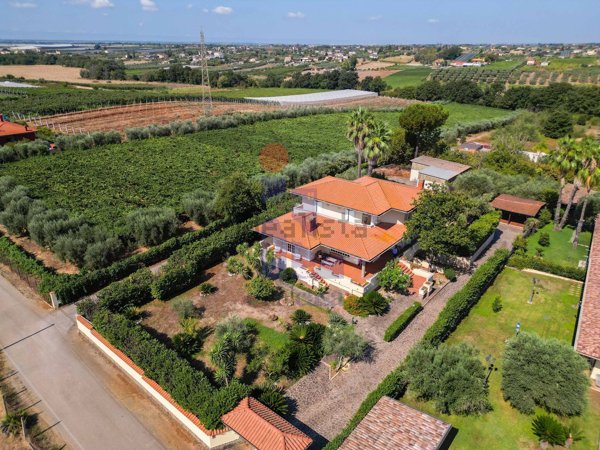 casa indipendente in vendita a Cisterna di Latina