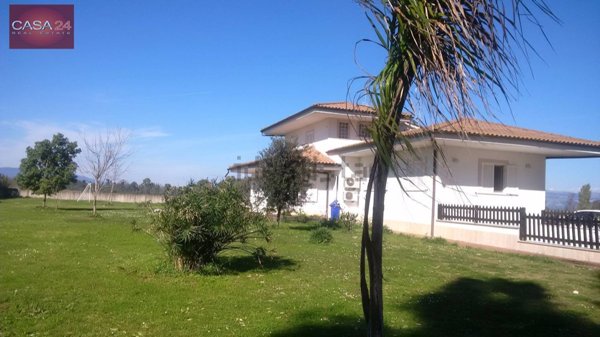 casa indipendente in vendita a Cisterna di Latina