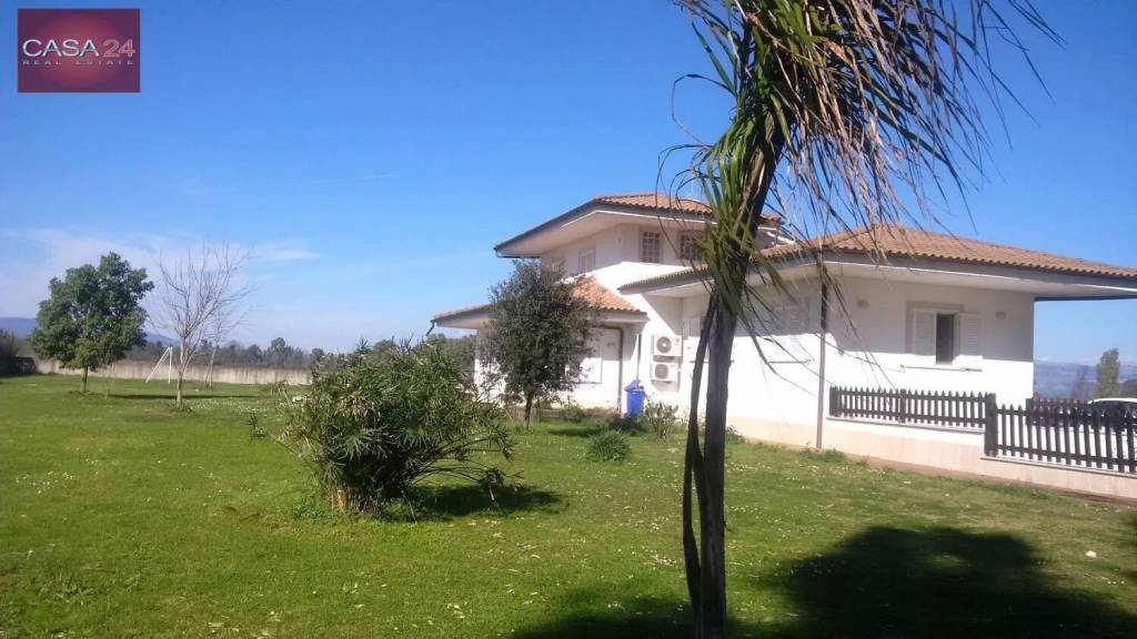casa indipendente in vendita a Cisterna di Latina