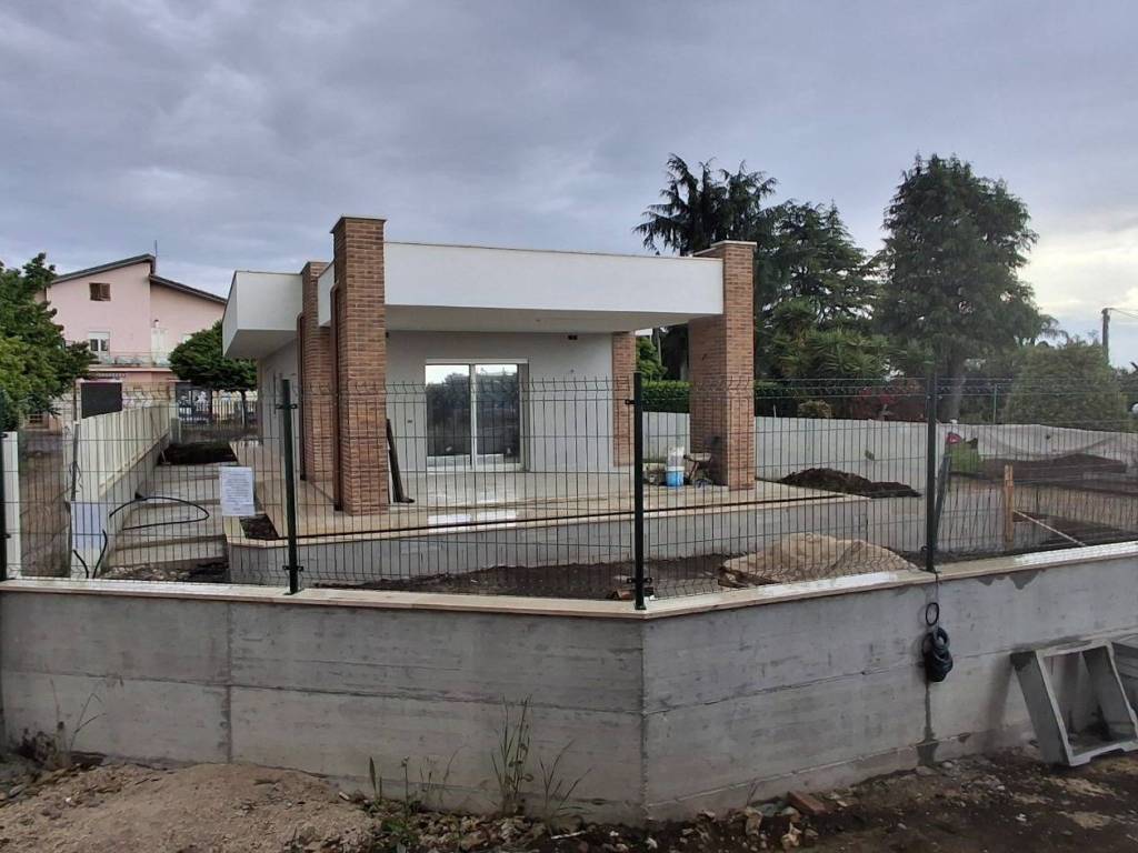 casa indipendente in vendita a Cisterna di Latina