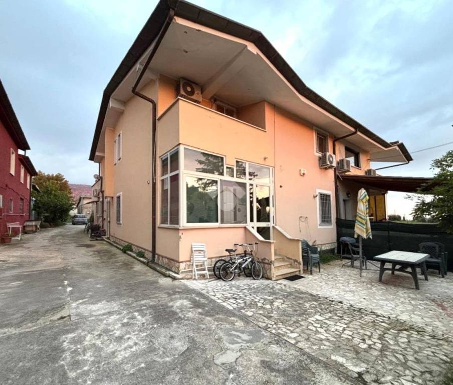 casa indipendente in vendita a Cisterna di Latina