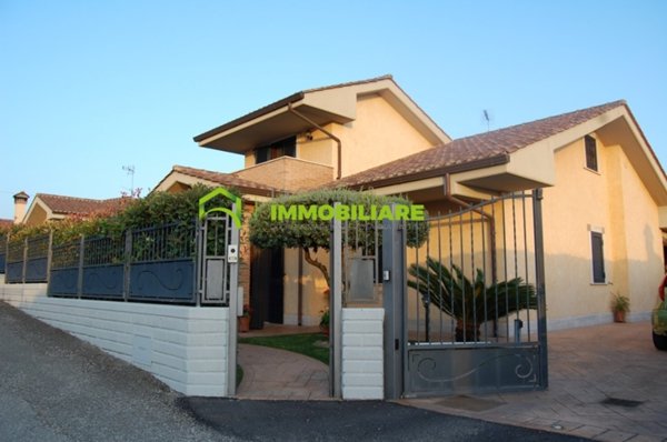casa indipendente in vendita a Cisterna di Latina