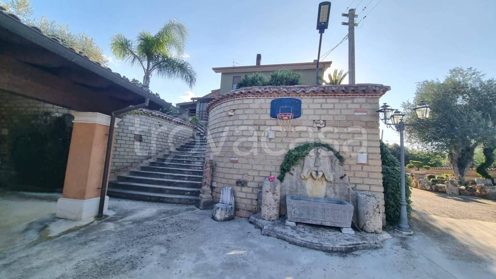 appartamento in vendita a Cisterna di Latina in zona Castel Ginnetti