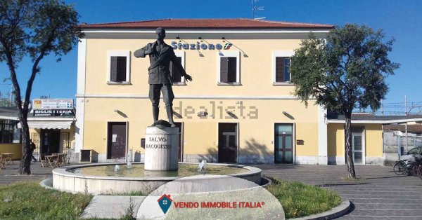locale commerciale in vendita a Cisterna di Latina
