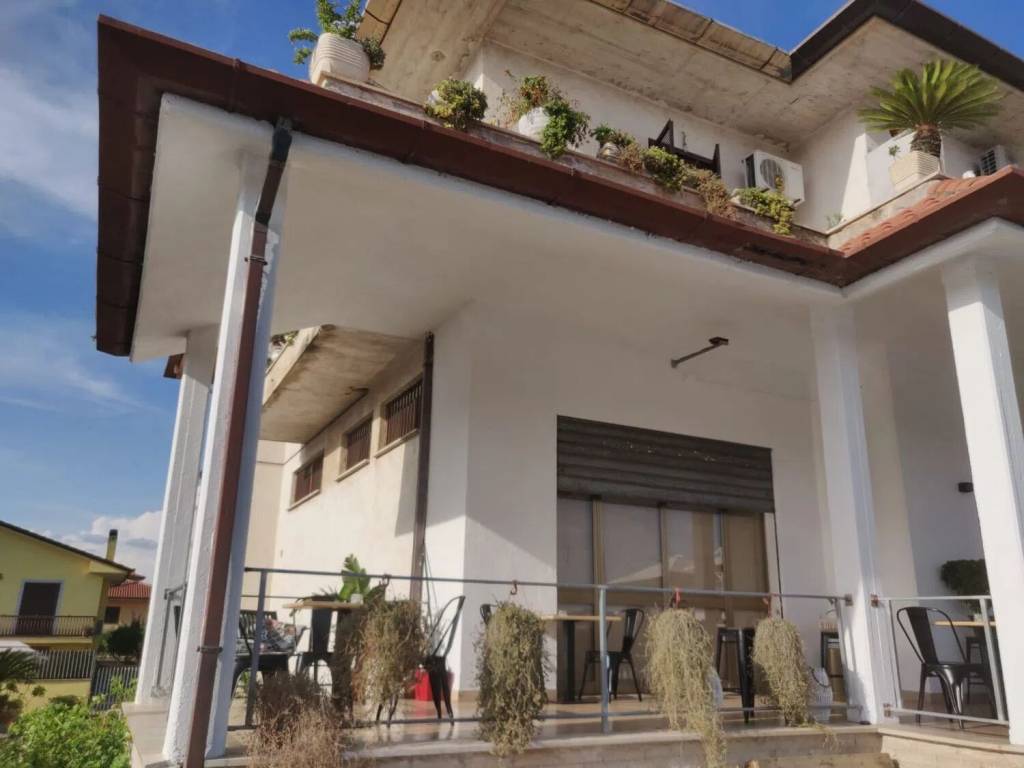 negozio in vendita a Cisterna di Latina
