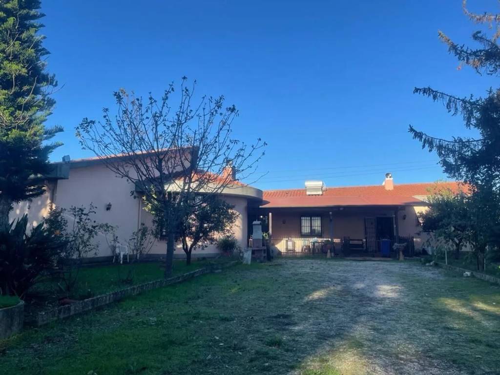 casa indipendente in vendita a Cisterna di Latina
