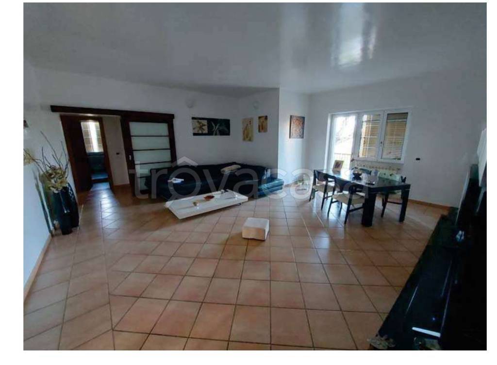 locale di sgombero in vendita a Cisterna di Latina