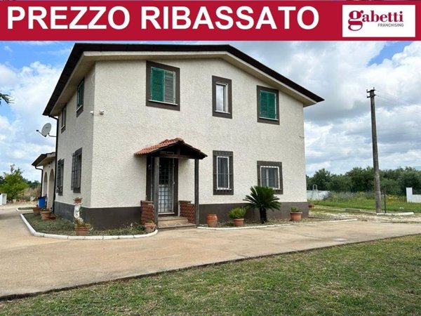 casa indipendente in vendita a Cisterna di Latina