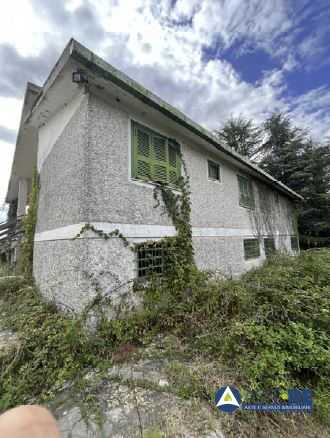 casa indipendente in vendita a Cisterna di Latina