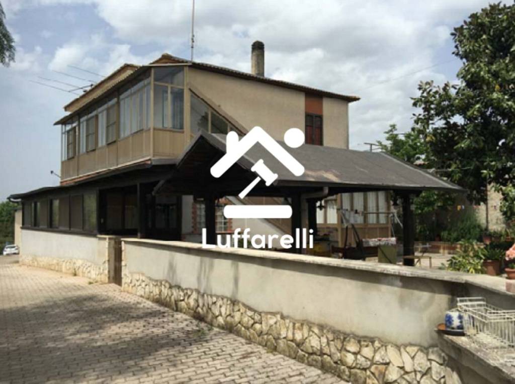 casa indipendente in vendita a Cisterna di Latina