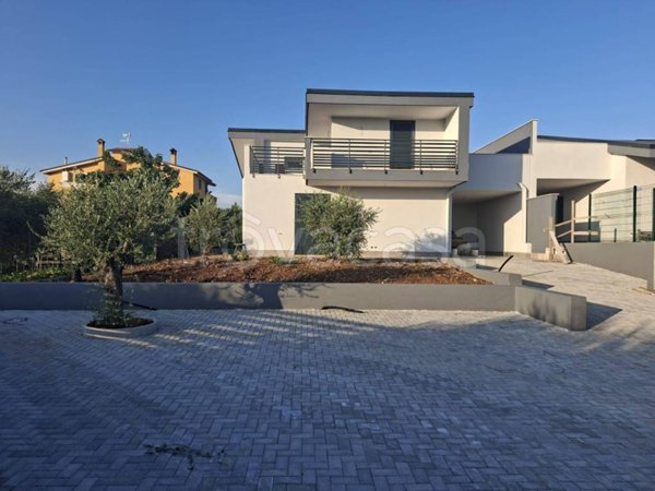 casa indipendente in vendita a Cisterna di Latina