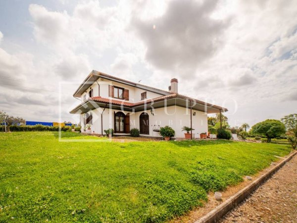 casa indipendente in vendita a Cisterna di Latina