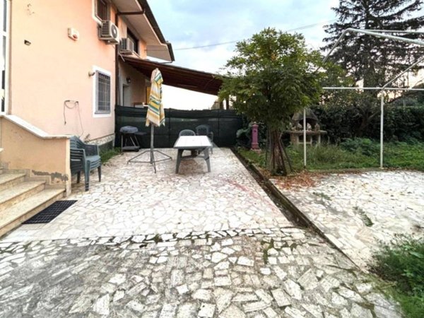 casa indipendente in vendita a Cisterna di Latina