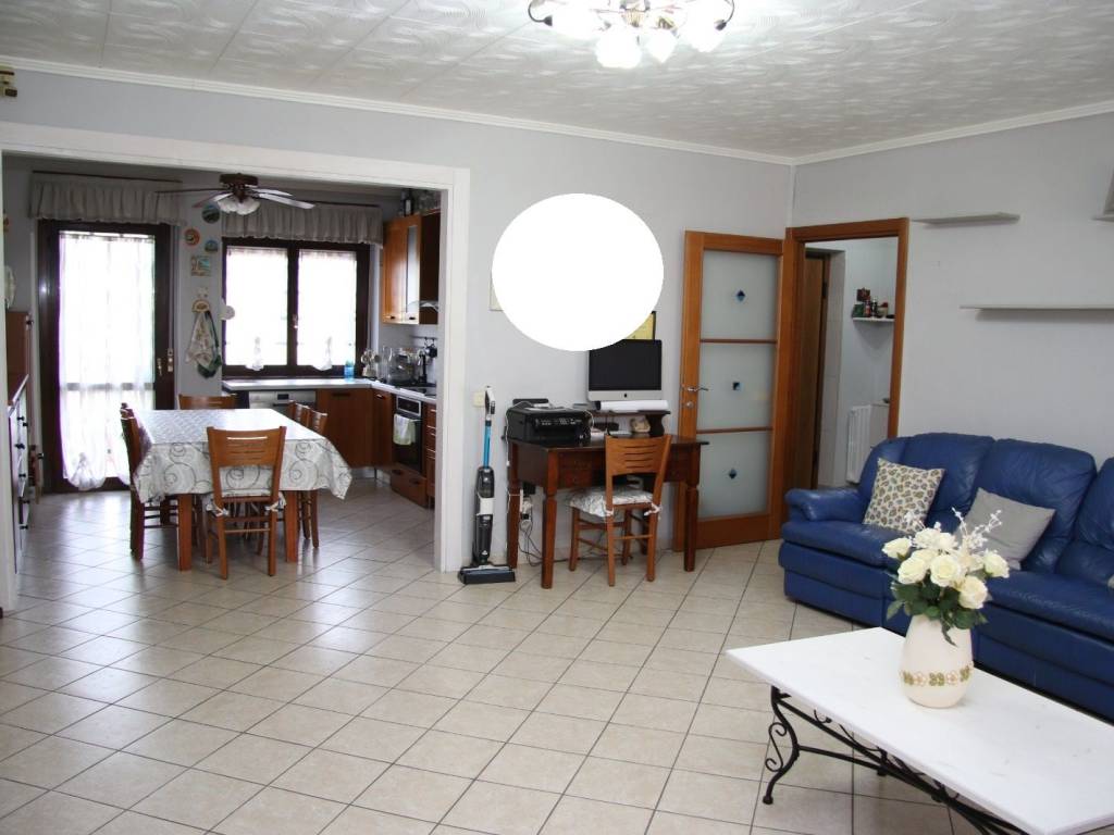 casa indipendente in vendita a Cisterna di Latina