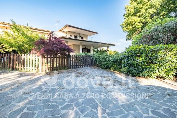 casa indipendente in vendita a Cisterna di Latina