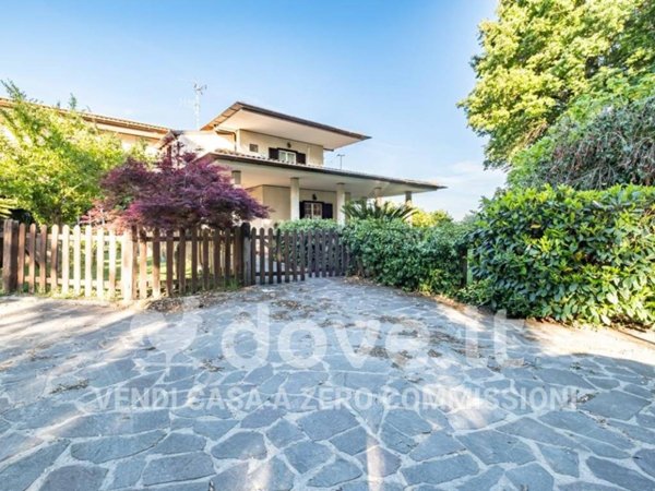 casa indipendente in vendita a Cisterna di Latina