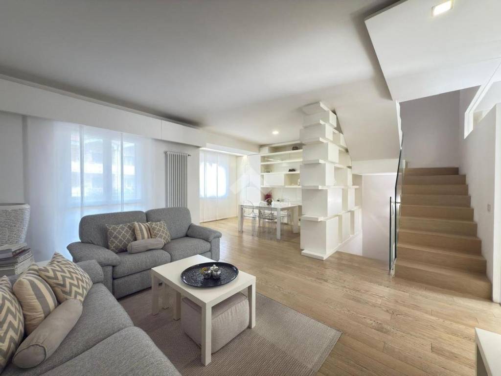 casa indipendente in vendita a Cisterna di Latina