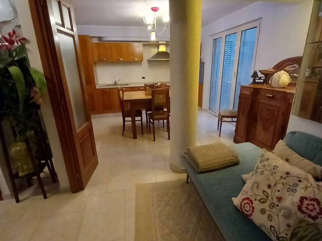 casa indipendente in vendita a Cisterna di Latina