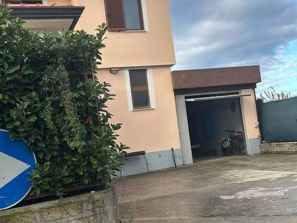 casa indipendente in vendita a Cisterna di Latina