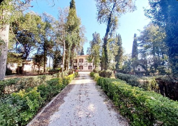 casa indipendente in vendita a Cisterna di Latina