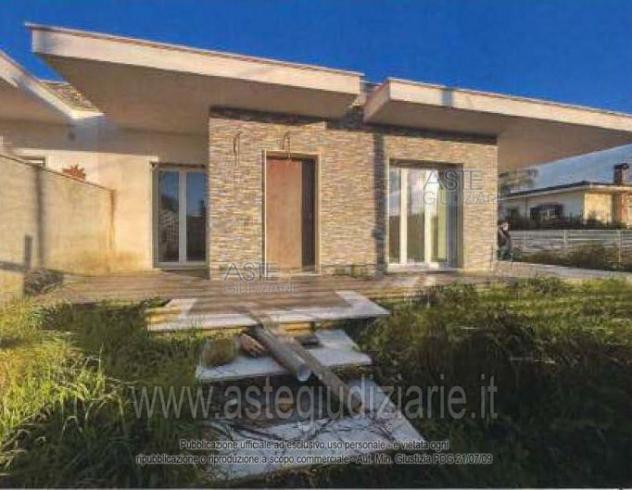 casa indipendente in vendita a Cisterna di Latina