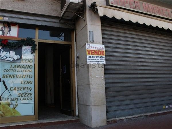 locale commerciale in vendita a Cisterna di Latina