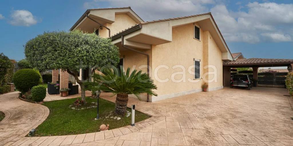 casa indipendente in vendita a Cisterna di Latina