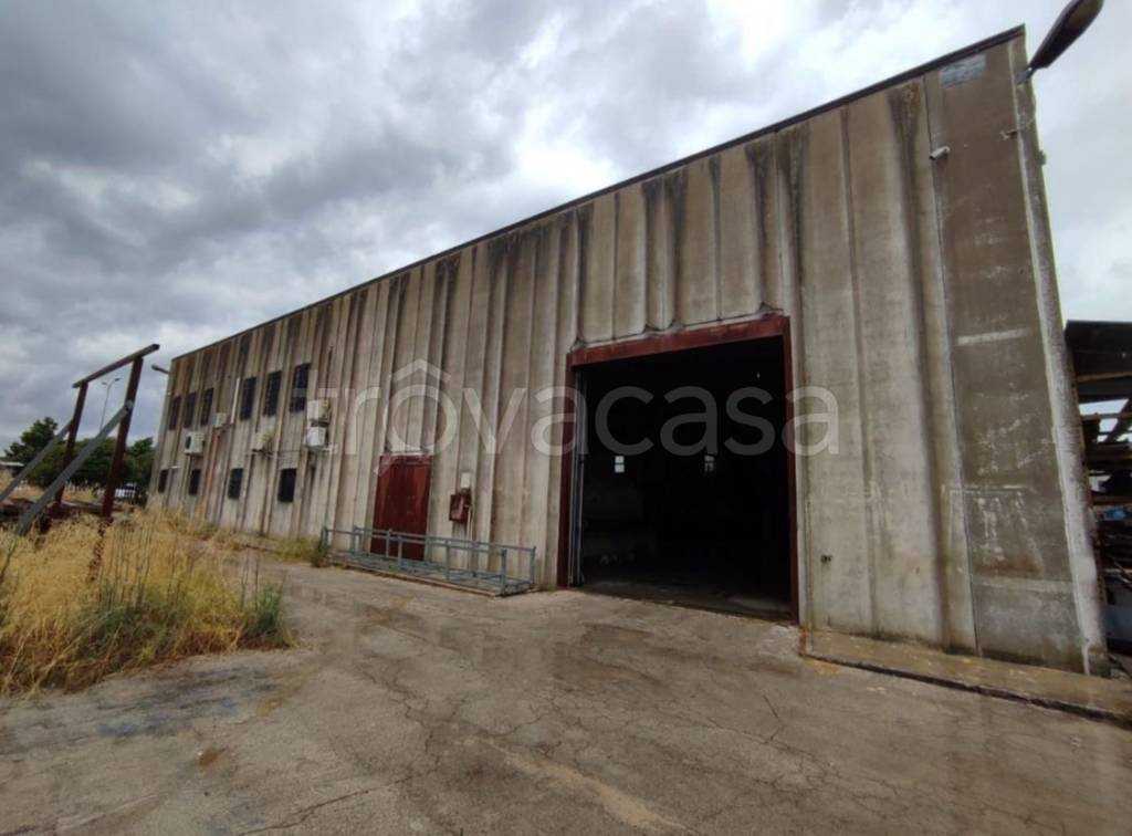 locale commerciale in vendita a Cisterna di Latina