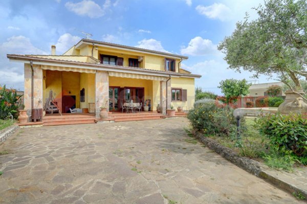 casa indipendente in vendita a Cisterna di Latina in zona Castelverde