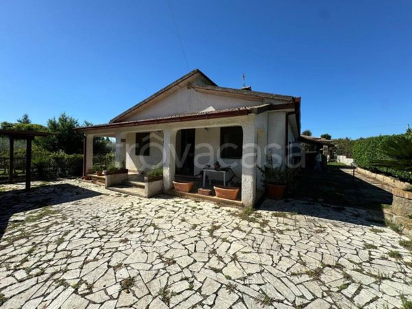 casa indipendente in vendita a Cisterna di Latina in zona Le Castella