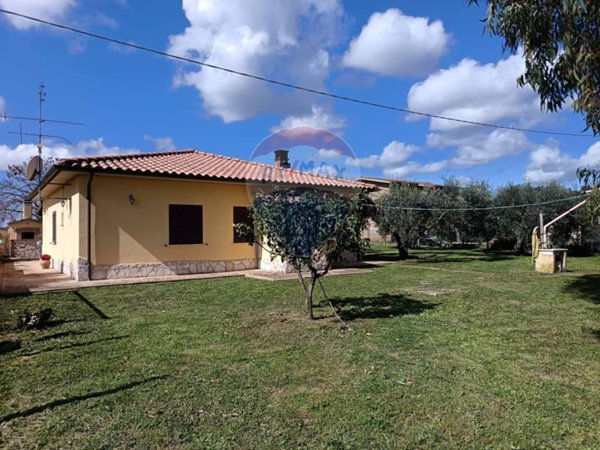 casa indipendente in vendita a Cisterna di Latina