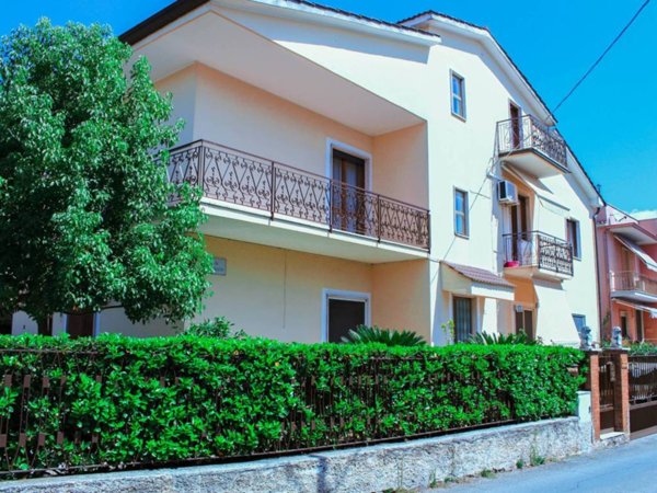 casa indipendente in vendita a Cisterna di Latina