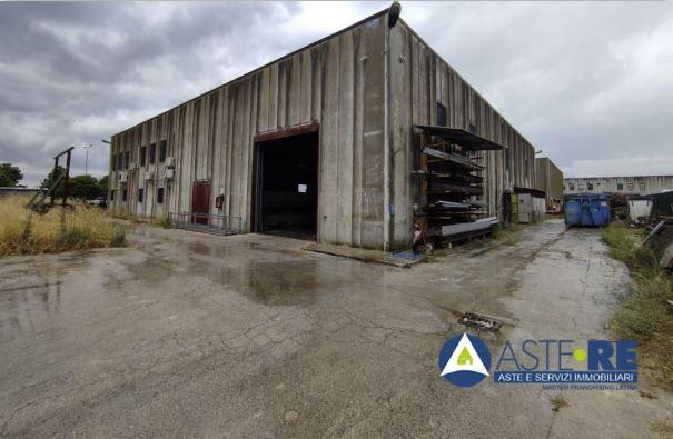 negozio in vendita a Cisterna di Latina