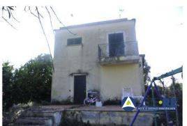 casa indipendente in vendita a Cisterna di Latina