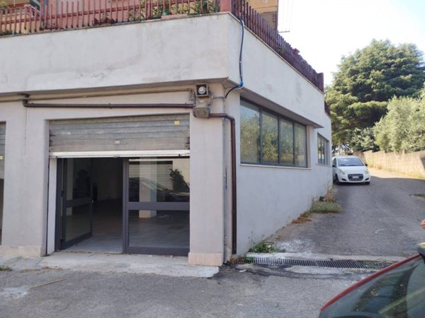 negozio in vendita a Cisterna di Latina