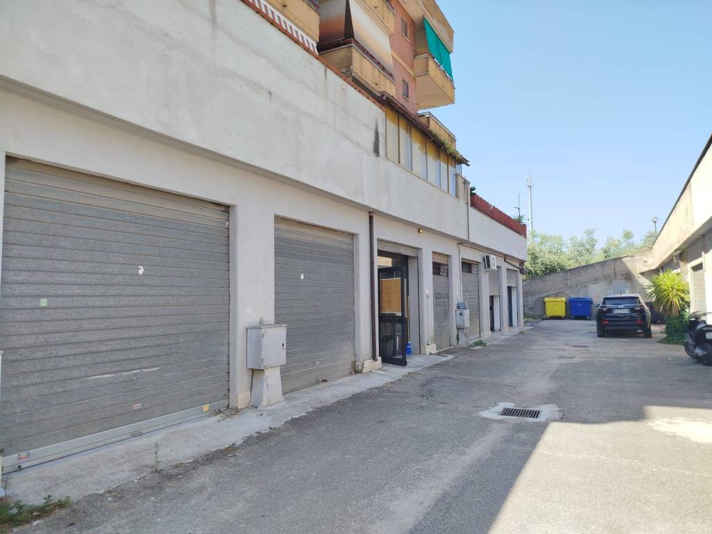 negozio in vendita a Cisterna di Latina