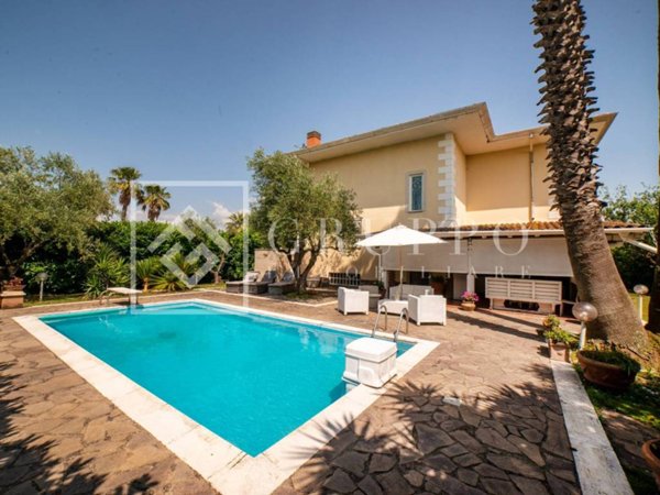 casa indipendente in vendita a Cisterna di Latina