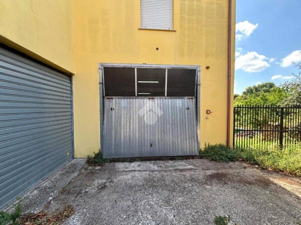 negozio in vendita a Cisterna di Latina