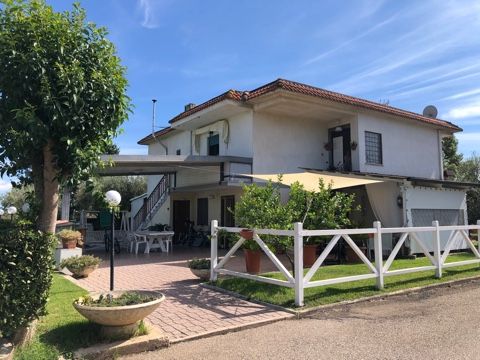 casa indipendente in vendita a Cisterna di Latina
