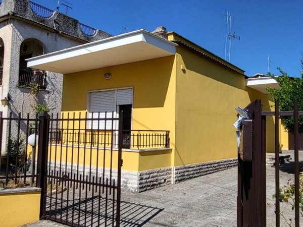 casa indipendente in vendita a Cisterna di Latina