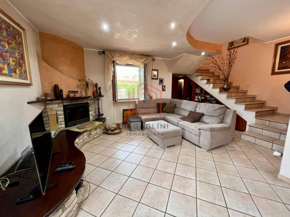 casa indipendente in vendita a Cisterna di Latina in zona Sant'Ilario