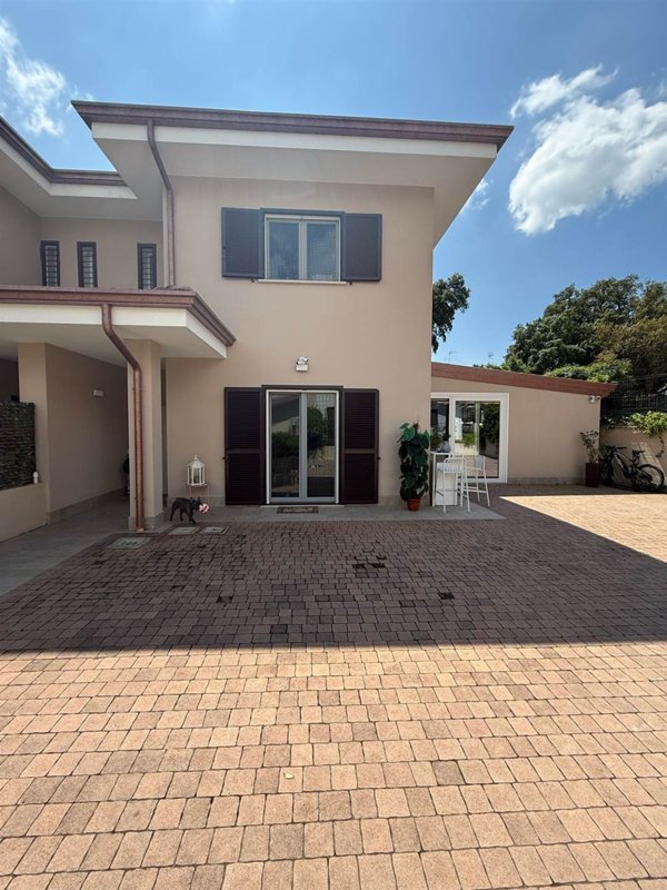 villa in vendita a Cisterna di Latina
