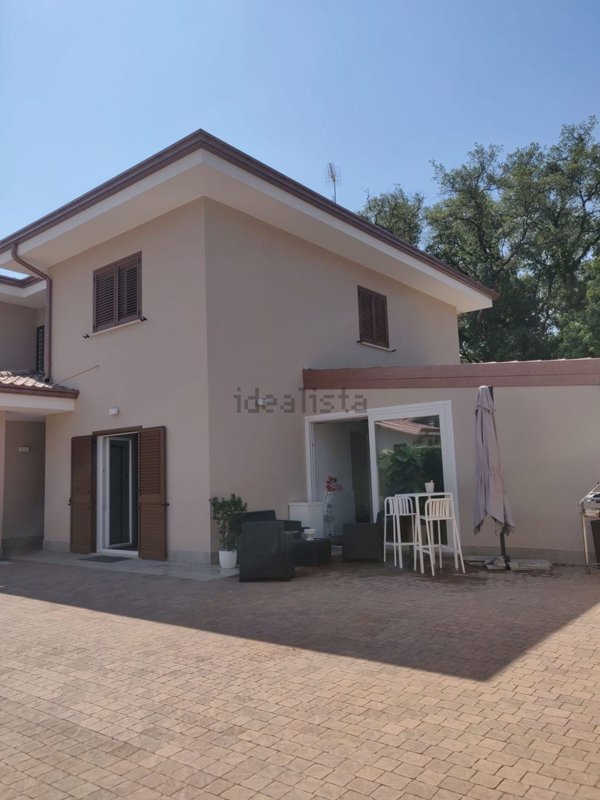 casa indipendente in vendita a Cisterna di Latina