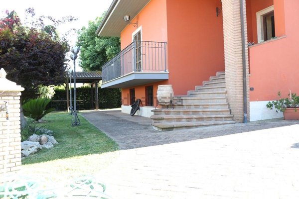 casa indipendente in vendita a Cisterna di Latina