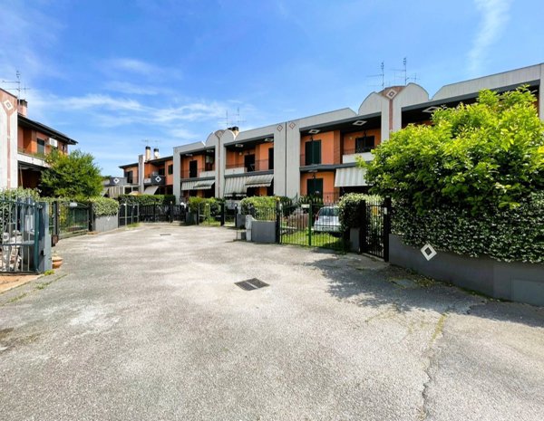 casa indipendente in vendita a Cisterna di Latina
