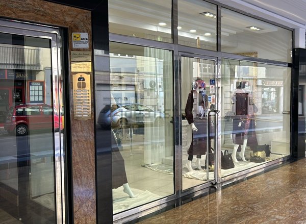 locale commerciale in vendita a Cisterna di Latina