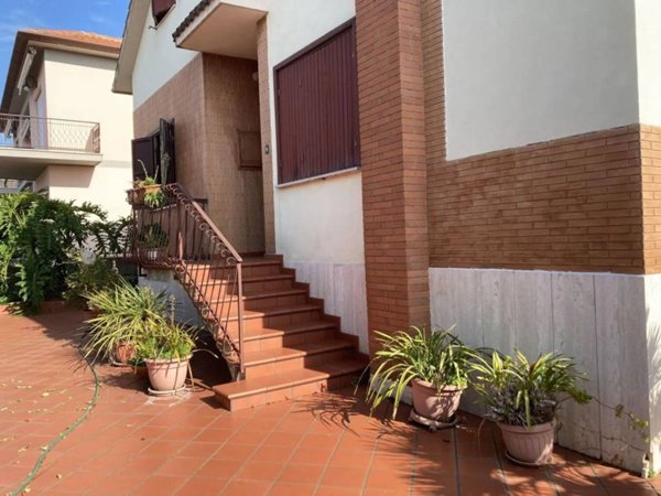 casa indipendente in vendita a Cisterna di Latina